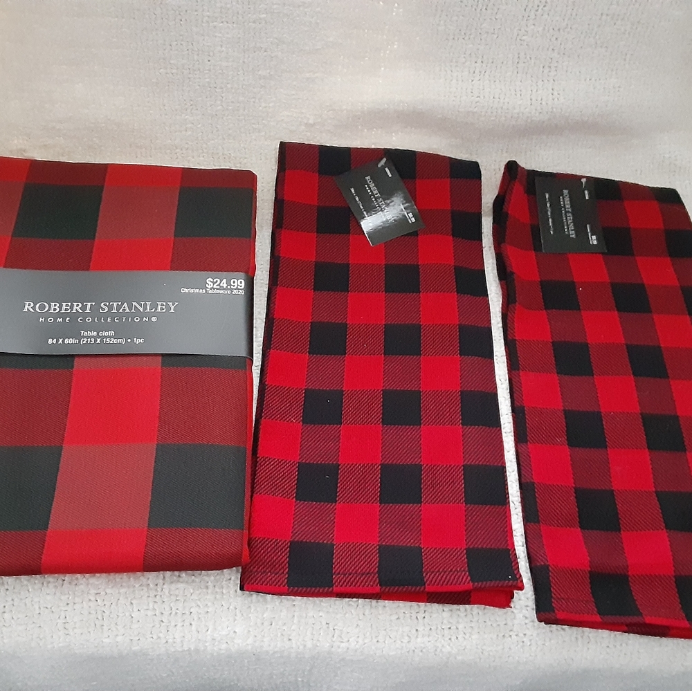 Robert Stanley Red & Black Buffalo Check Table Cloth & Napkin Bundle